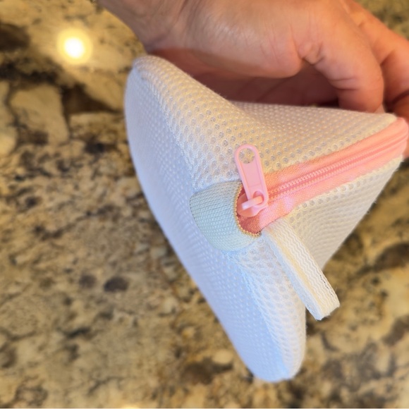 White & Pink Mesh Zipper Bra Laundry Bag - Washing Machine Intimates & Delicates - Picture 10 of 12